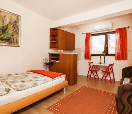 Centar 1 Private Room With Ensuite And Kitchenette Split Exterior photo